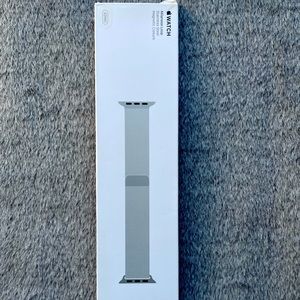 Genuine Apple Brand Watch Band New OPEN BOX Silver Milanese Loop 42mm